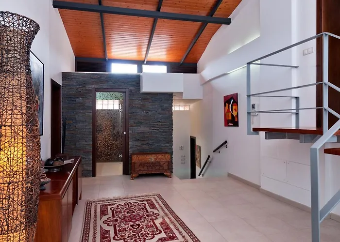 In Spain With Private Pool & Garden אינחניו