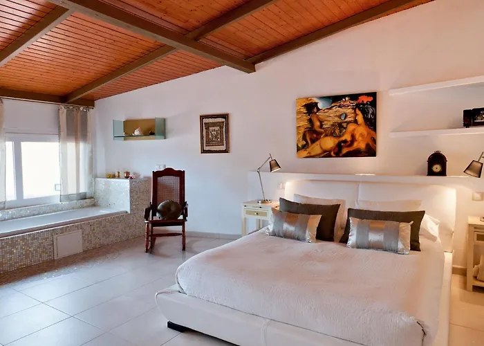 In Spain With Private Pool & Garden וילה אינחניו