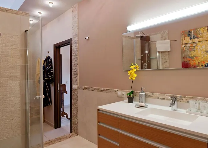 In Spain With Private Pool & Garden